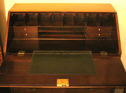 GEORGIAN MAHOGANY BUREAU - ADDITIONAL PHOTO 1