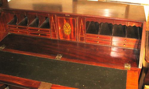 BEAUTIFUL QUALITY GEORGIAN MAHOGANY BUREAU - ADDITIONAL PHOTO 4