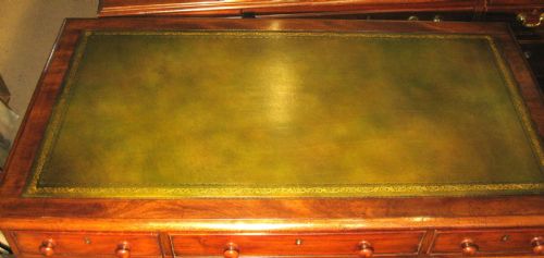FINE LATE VICTORIAN MAHOGANY PEDESTAL DESK - ADDITIONAL PHOTO 1