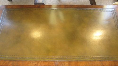 FINE QUALITY VICTORIAN MAHOGANY PEDESTAL DESK - ADDITIONAL PHOTO 3