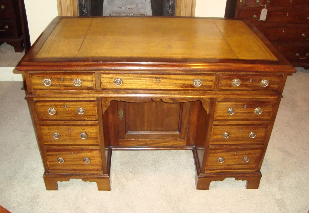 Victorian golden mahogany kneehole desk