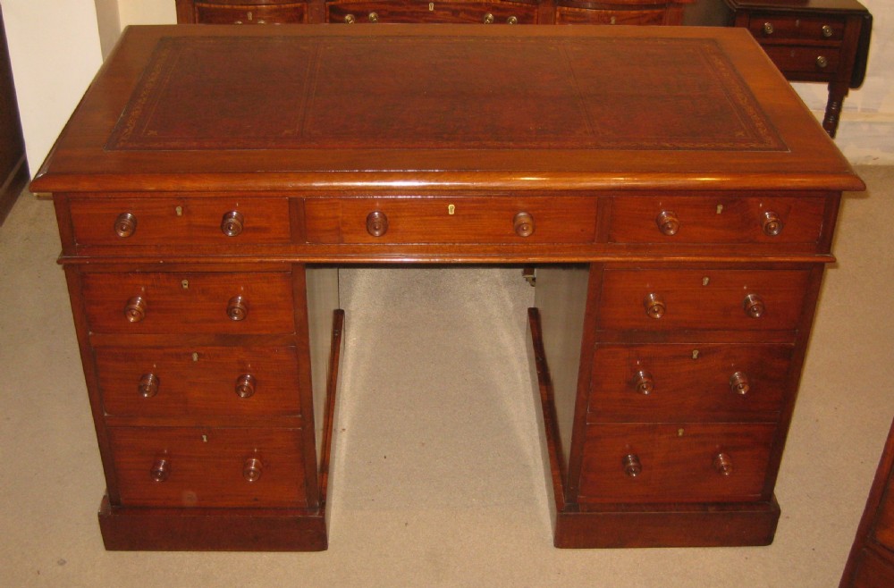 Well proportioned Victorian mahogany pedestal desk