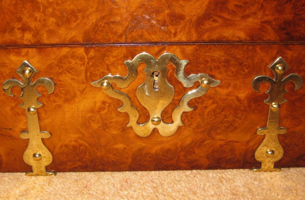 A lovely Victorian walnut jewellery box  View III