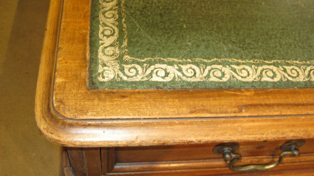 Lovely quality Victorian mahogany pedestal partners desk View IV