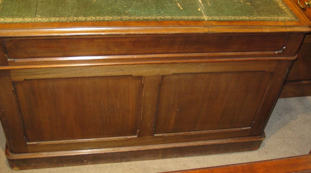 Lovely quality Victorian mahogany pedestal partners desk View V