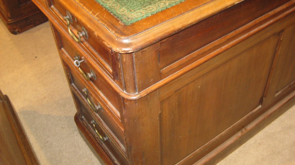 Lovely quality Victorian mahogany pedestal partners desk View VI