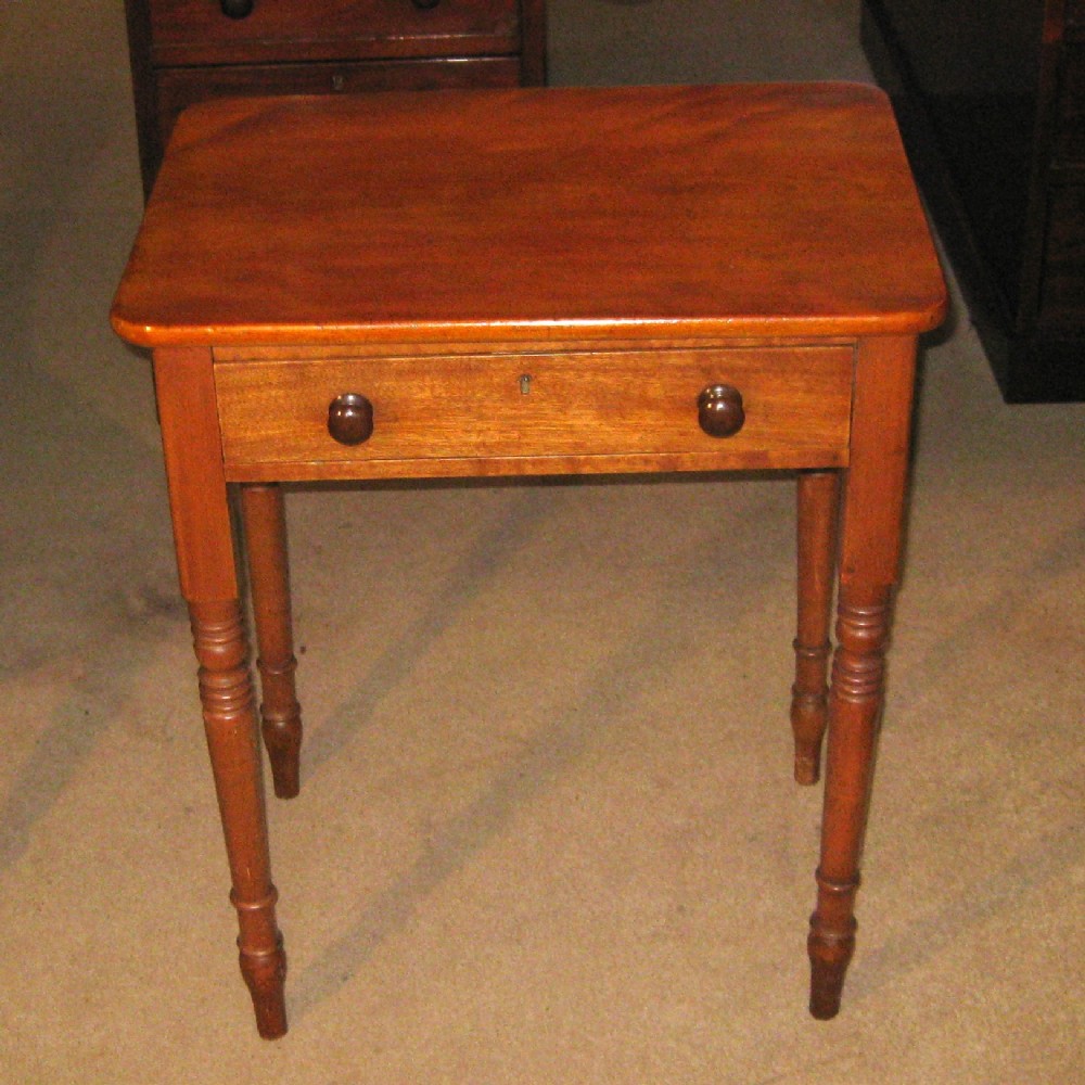 Lovely Victorian golden mahogany side table with single drawer.