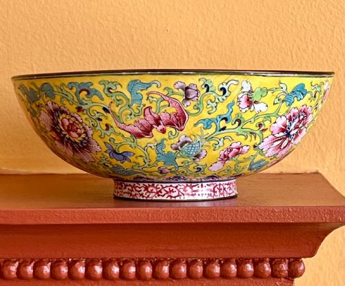 fine 18th century chinese enamel bowl with yellow ground - CATEGORY: ANTIQUE METAL - DATED 18TH CENTURY