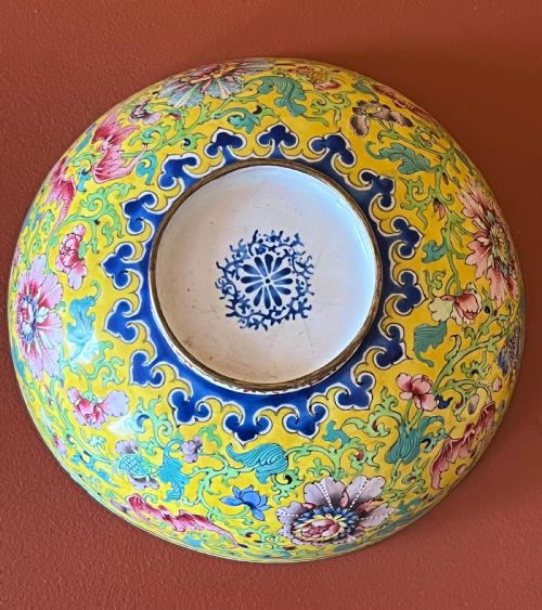 FINE 18TH CENTURY CHINESE ENAMEL BOWL WITH YELLOW GROUND - ADDITIONAL PHOTO 9