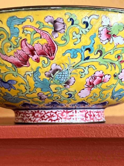 FINE 18TH CENTURY CHINESE ENAMEL BOWL WITH YELLOW GROUND - ADDITIONAL PHOTO 2