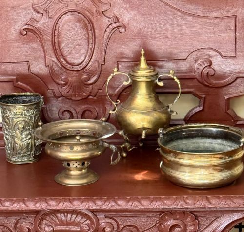 FOUR EARLY 17TH AND 18TH CENTURY BRASS RECEPTACLES