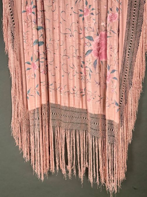 HUGE PALE PINK ANTIQUE HAND EMBROIDERED CHINESE SILK FRINGED SHAWL - ADDITIONAL PHOTO 10
