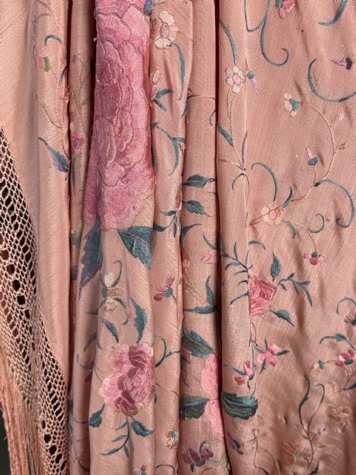 HUGE PALE PINK ANTIQUE HAND EMBROIDERED CHINESE SILK FRINGED SHAWL - ADDITIONAL PHOTO 1