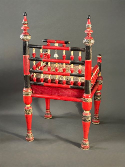 RAJASTHAN PUNJABI AREA VERY FINE CEREMONIAL PAINTED WOOD ARMCHAIR CIRCA 1910 - ADDITIONAL PHOTO 1