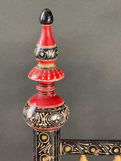 RAJASTHAN PUNJABI AREA VERY FINE CEREMONIAL PAINTED WOOD ARMCHAIR CIRCA 1910 - ADDITIONAL PHOTO 3