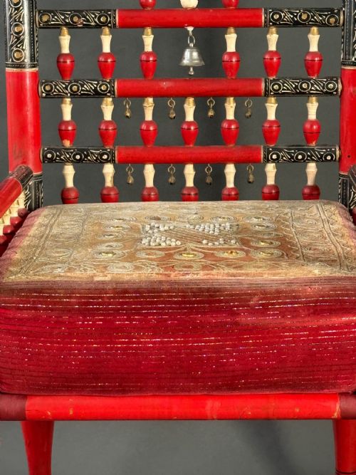 RAJASTHAN PUNJABI AREA VERY FINE CEREMONIAL PAINTED WOOD ARMCHAIR CIRCA 1910 - ADDITIONAL PHOTO 4