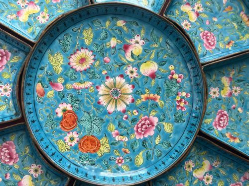 ANTIQUE CHINESE ENAMEL 'CABARET' SWEETMEAT DISH SET - ADDITIONAL PHOTO 4