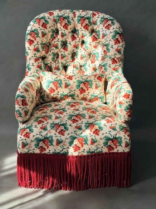 SIBYL COLEFAX 19TH CENTURY BUTTON BACK CHAIR WITH CUSHION AND FRINGING