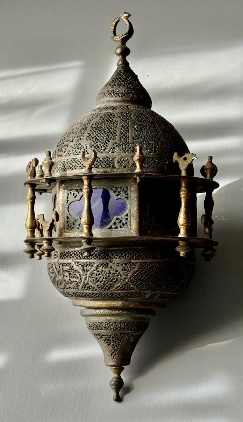 19TH CENTURY MOORISH PIERCED BRASS AND GLASS HANGING LANTERN 