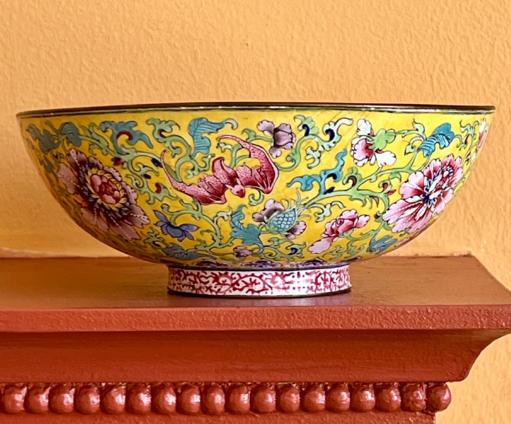 FINE 18TH CENTURY CHINESE ENAMEL BOWL WITH YELLOW GROUND 