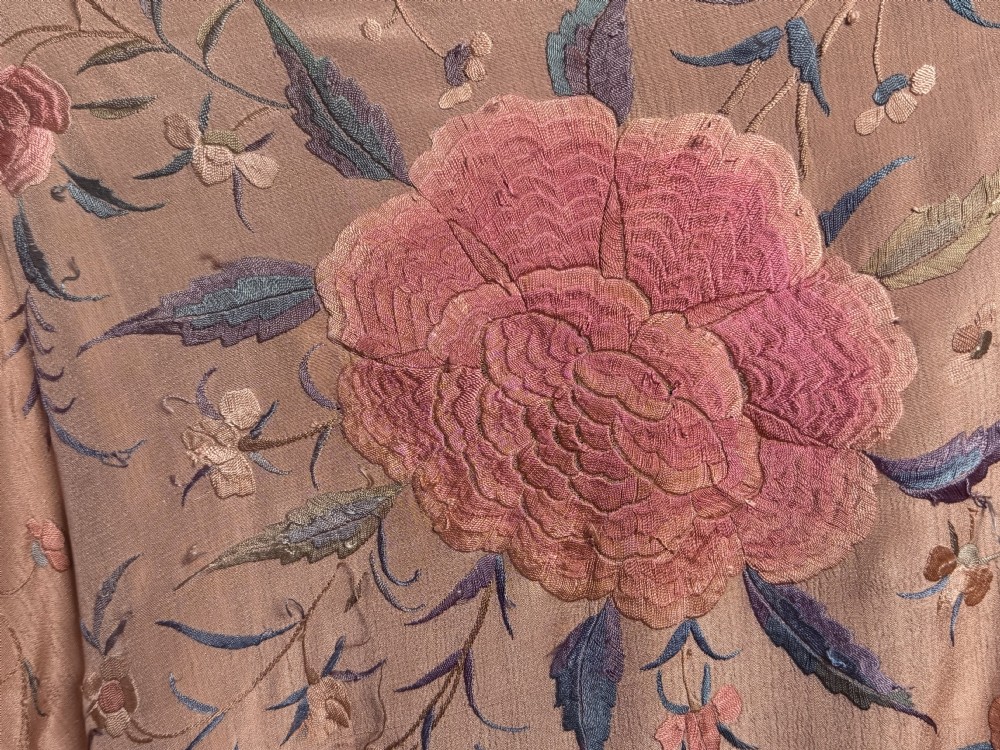 HUGE PALE PINK ANTIQUE HAND EMBROIDERED CHINESE SILK FRINGED SHAWL  View IV