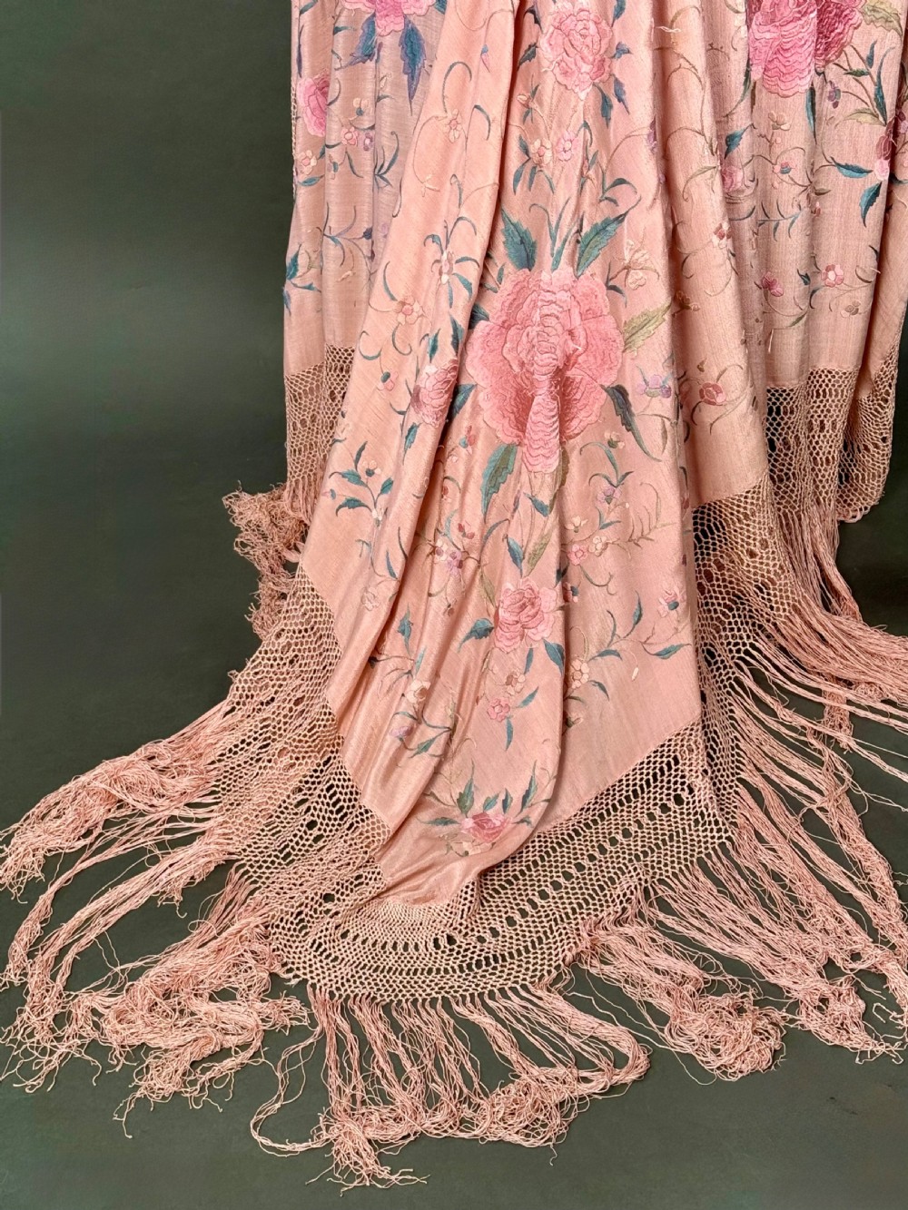 HUGE PALE PINK ANTIQUE HAND EMBROIDERED CHINESE SILK FRINGED SHAWL  View VI