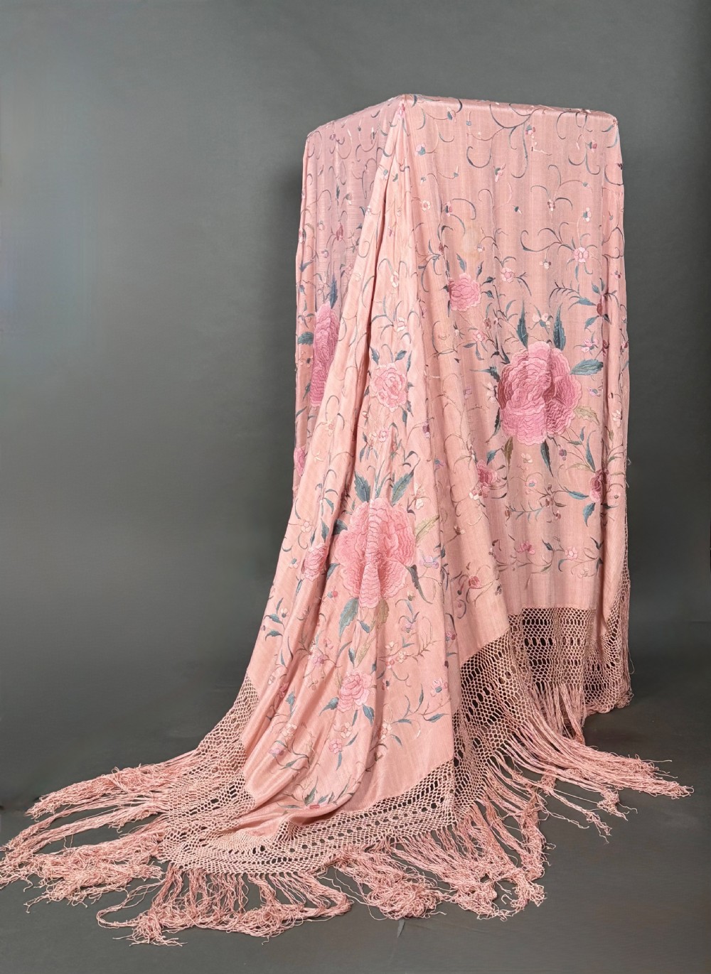 HUGE PALE PINK ANTIQUE HAND EMBROIDERED CHINESE SILK FRINGED SHAWL  View VII