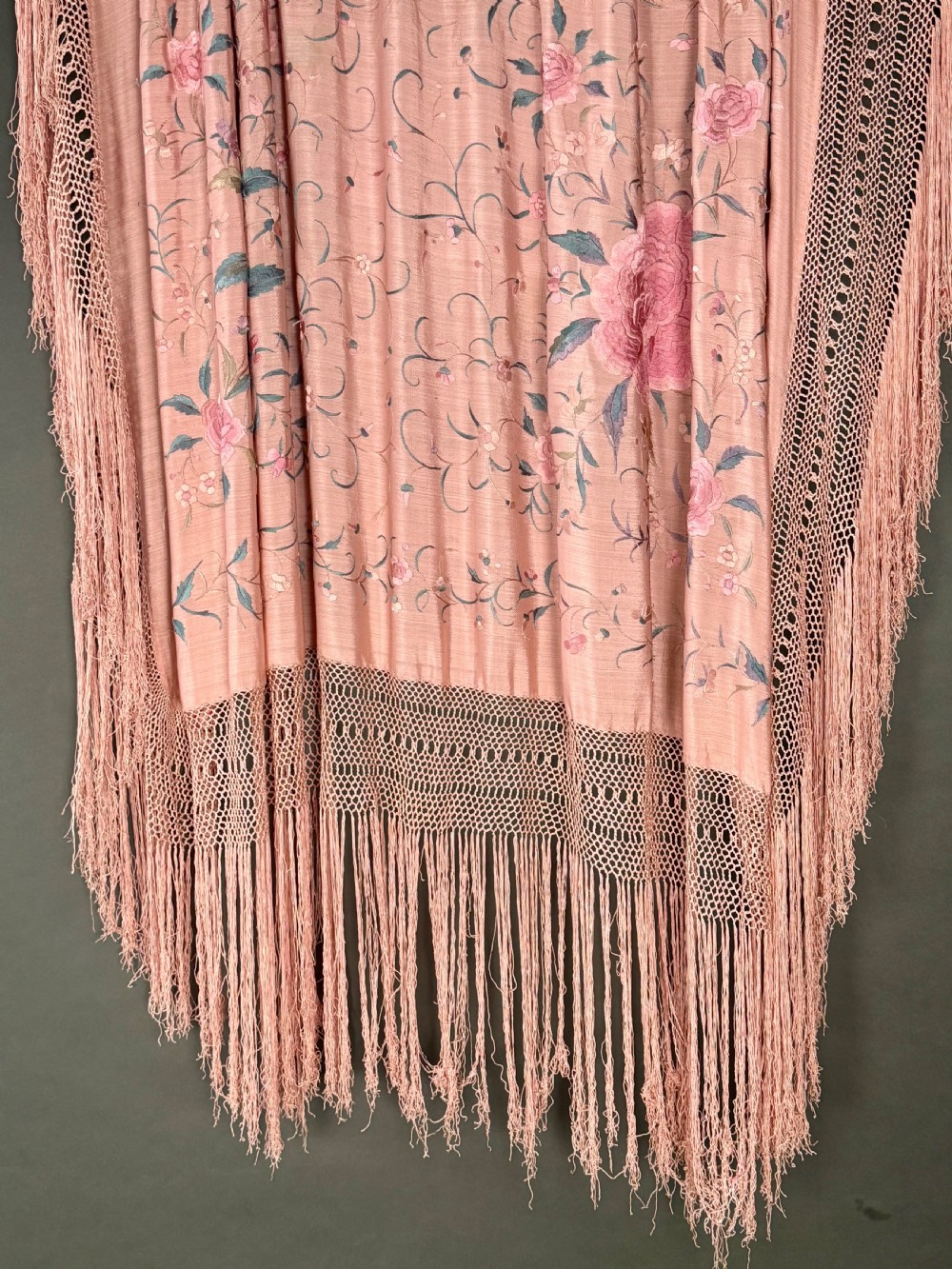 HUGE PALE PINK ANTIQUE HAND EMBROIDERED CHINESE SILK FRINGED SHAWL  View X