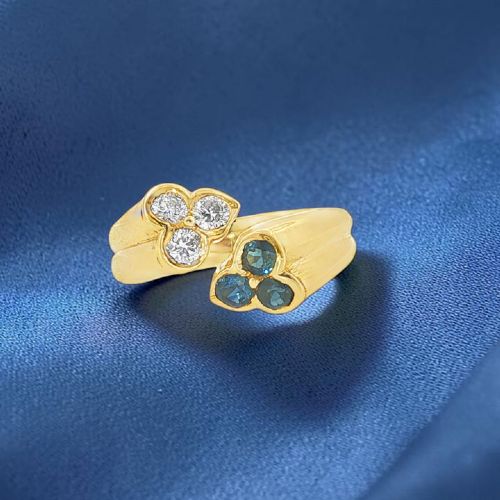 VINTAGE KUTCHINSKY SAPPHIRE DIAMOND CLUSTER RING IN 18CT YELLOW GOLD LONDON 1976