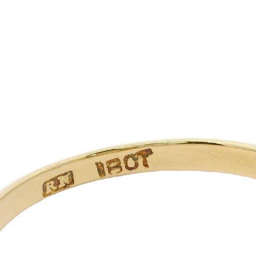 An 18ct yellow gold band with an elongated openwork navette head holding four round bezel-set diamonds. View IV