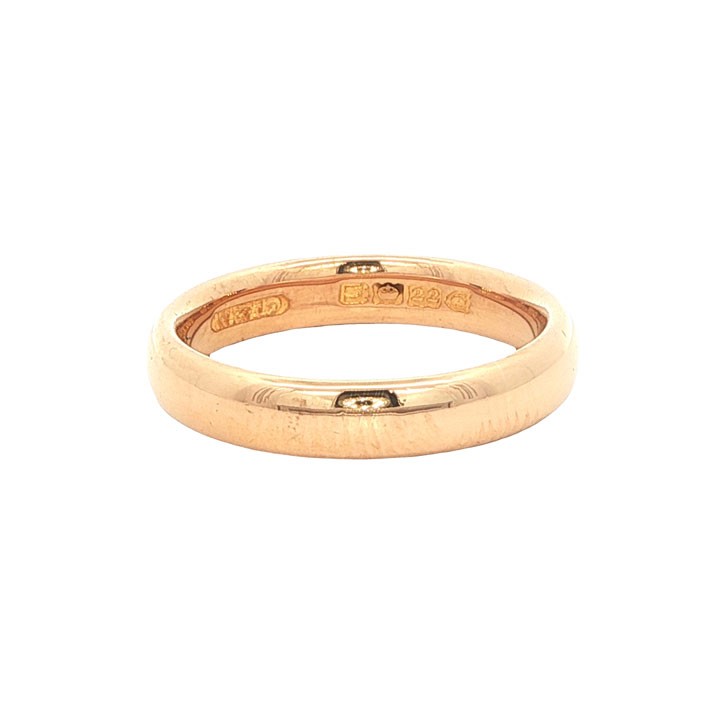 An Edwardian 22ct yellow gold wedding band displaying a smooth 4mm D-shape profile and stamped internal British hallmarks. View IV