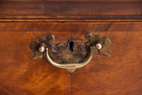 ANTIQUE CROSSBANDED WALNUT OAK LINED CHEST OF DRAWERS C1860 - ADDITIONAL PHOTO 4