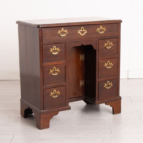 GEORGIAN MAHOGANY KNEEHOLE DESK C1780 - ADDITIONAL PHOTO 1