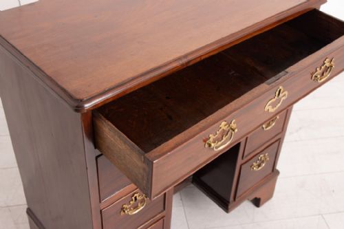 GEORGIAN MAHOGANY KNEEHOLE DESK C1780 - ADDITIONAL PHOTO 2