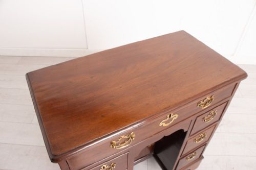 GEORGIAN MAHOGANY KNEEHOLE DESK C1780 - ADDITIONAL PHOTO 3