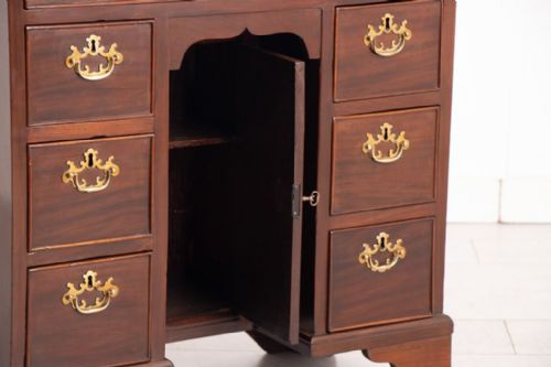 GEORGIAN MAHOGANY KNEEHOLE DESK C1780 - ADDITIONAL PHOTO 4