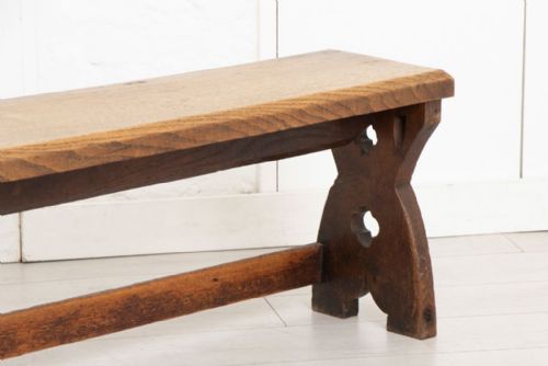 LATE 19TH CENTURY SOLID OAK BENCH IN GOTHIC STYLE - ADDITIONAL PHOTO 2