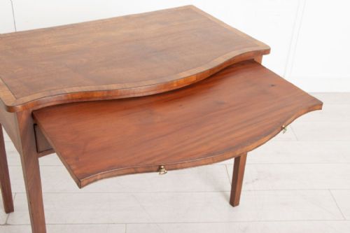 LATE 18TH CENTURY GEORGIAN MAHOGANY GENTLEMAN'S TABLE WITH BRUSHING SLIDE - ADDITIONAL PHOTO 2