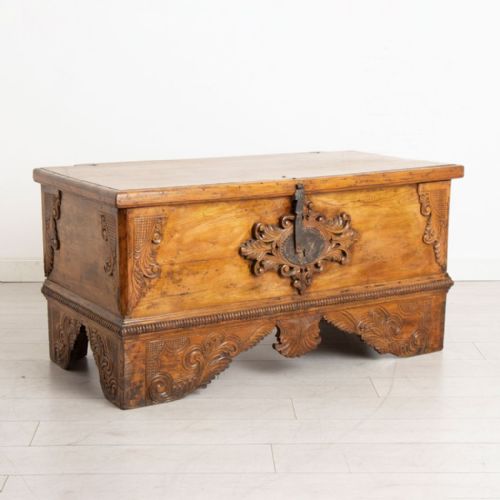 EARLY 19TH CENTURY CONTINENTAL PINE TRUNK - ADDITIONAL PHOTO 1