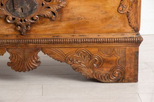 EARLY 19TH CENTURY CONTINENTAL PINE TRUNK - ADDITIONAL PHOTO 3