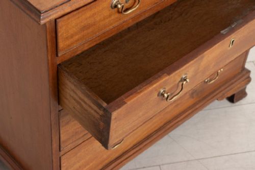 GEORGIAN ANTIQUE MAHOGANY CHEST OF DRAWERS - ADDITIONAL PHOTO 3