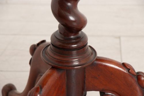 19TH CENTURY DECORATIVE VICTORIAN MAHOGANY TRIPOD LAMP TABLE - ADDITIONAL PHOTO 2