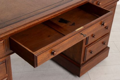 VICTORIAN MAHOGANY PEDESTAL DESK WITH TAN LEATHER TOP C1890 - ADDITIONAL PHOTO 3