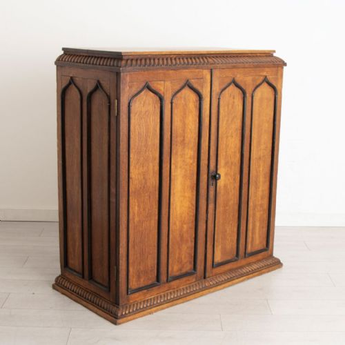 VICTORIAN OAK CUPBOARD WITH FITTED INTERIOR C1850 - ADDITIONAL PHOTO 1
