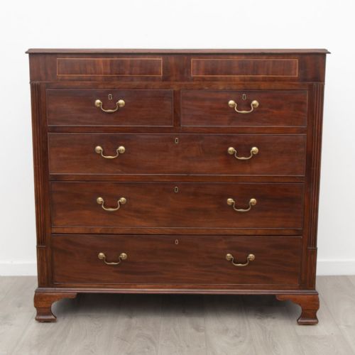 GEORGIAN MAHOGANY 2 OVER 3 CHEST OF DRAWERS WITH BRASS DROP HANDLES - ADDITIONAL PHOTO 1