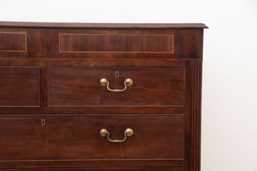 GEORGIAN MAHOGANY 2 OVER 3 CHEST OF DRAWERS WITH BRASS DROP HANDLES - ADDITIONAL PHOTO 2