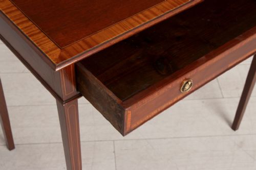 GEORGIAN MAHOGANY SIDE TABLE WITH SATINWOOD CROSSBANDING BOXWOOD INLAY C1800 - ADDITIONAL PHOTO 2