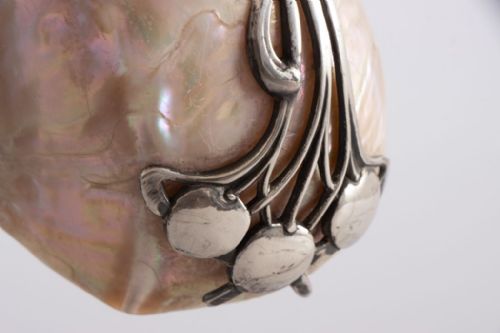 AUSTRIAN ART NOUVEAU ELECTROPLATED FIGURAL TABLE LAMP WITH NAUTILUS SHELL SHADE BY MORITZ HACKER - ADDITIONAL PHOTO 4