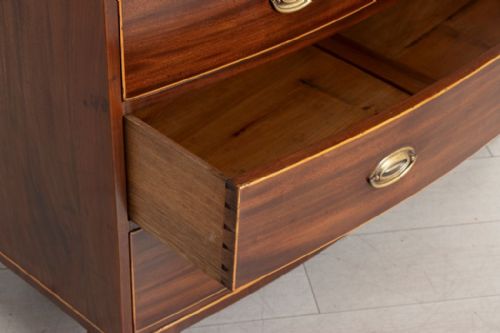 GEORGIAN MAHOGANY BOW FRONT CHEST OF DRAWERS - ADDITIONAL PHOTO 3