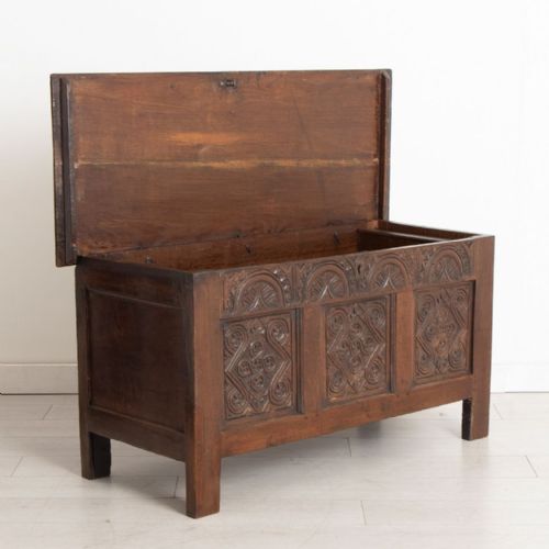 18TH CENTURY CARVED OAK COFFER - ADDITIONAL PHOTO 2